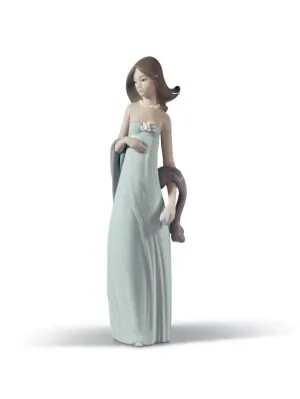 Lladró Ingenue Woman Figurine (SKU: 01005487)